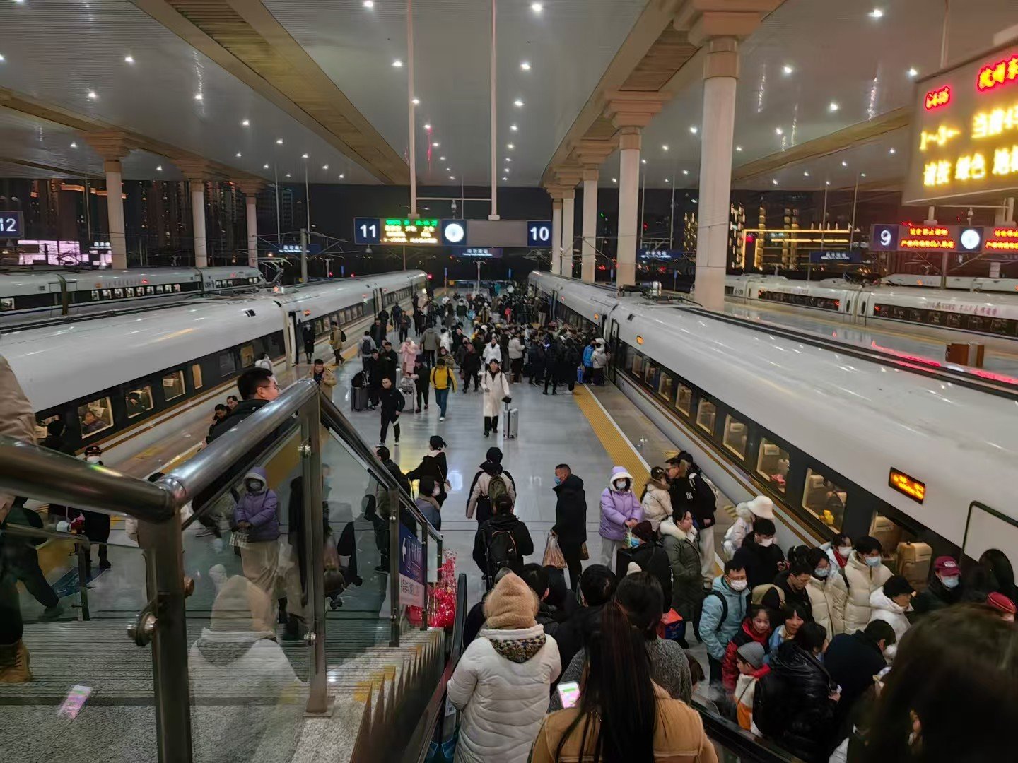 Shanghai to Nanjing South High Speed Railway Station Platform